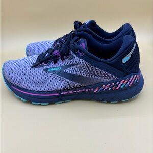 Adrenaline GTS 22 Women’s running shoes size 10